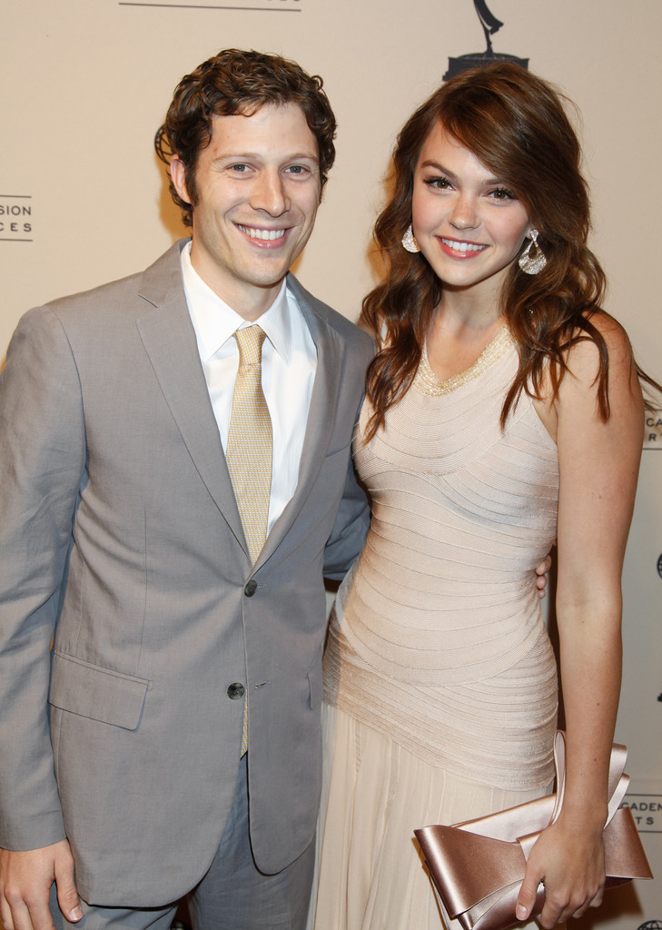 Aimee teegarden and Zach Gilford