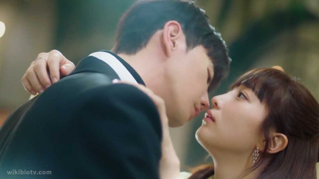 Cha-min kisses Jae-rim Publicly
