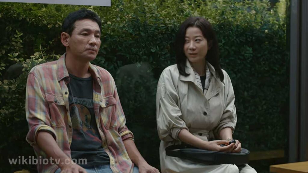 Kang-moo and Hee-joo scene from Mission Cross