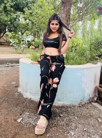 'Bade Achhe Lagte Hai' Ullu Series Cast, Actress Real Name, Photos, Release Date, Plot Summary, Episodes & More 1 Sarika Salunkhe is playing the role of Sanyogita in Ullu web series 'Bade Achhe lagte Hai'
